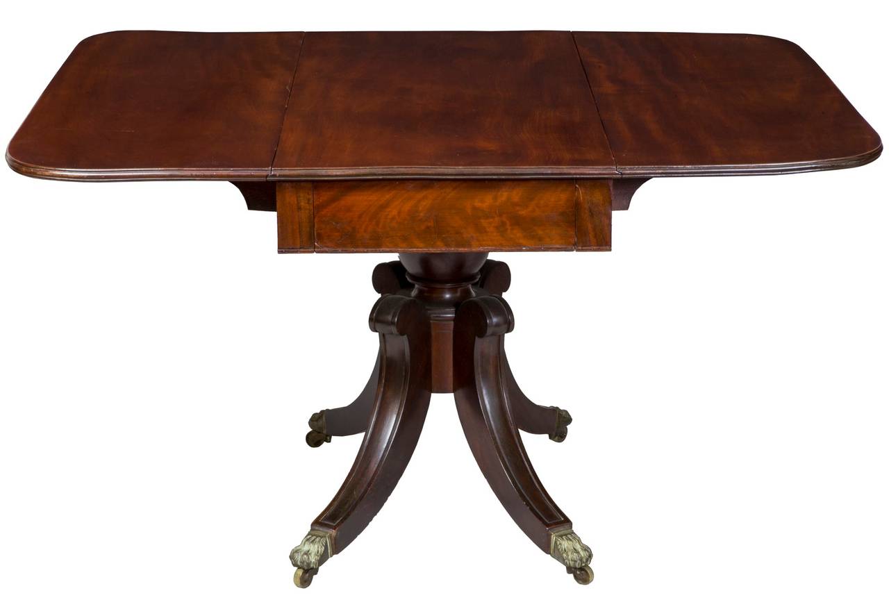 Early 19th Century Fine Classical Mahogany Pedestal Dining Room Table, Boston, circa 1820 For Sale