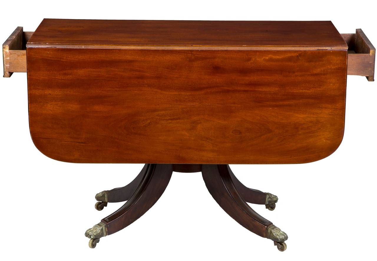 Fine Classical Mahogany Pedestal Dining Room Table, Boston, circa 1820 For Sale 1