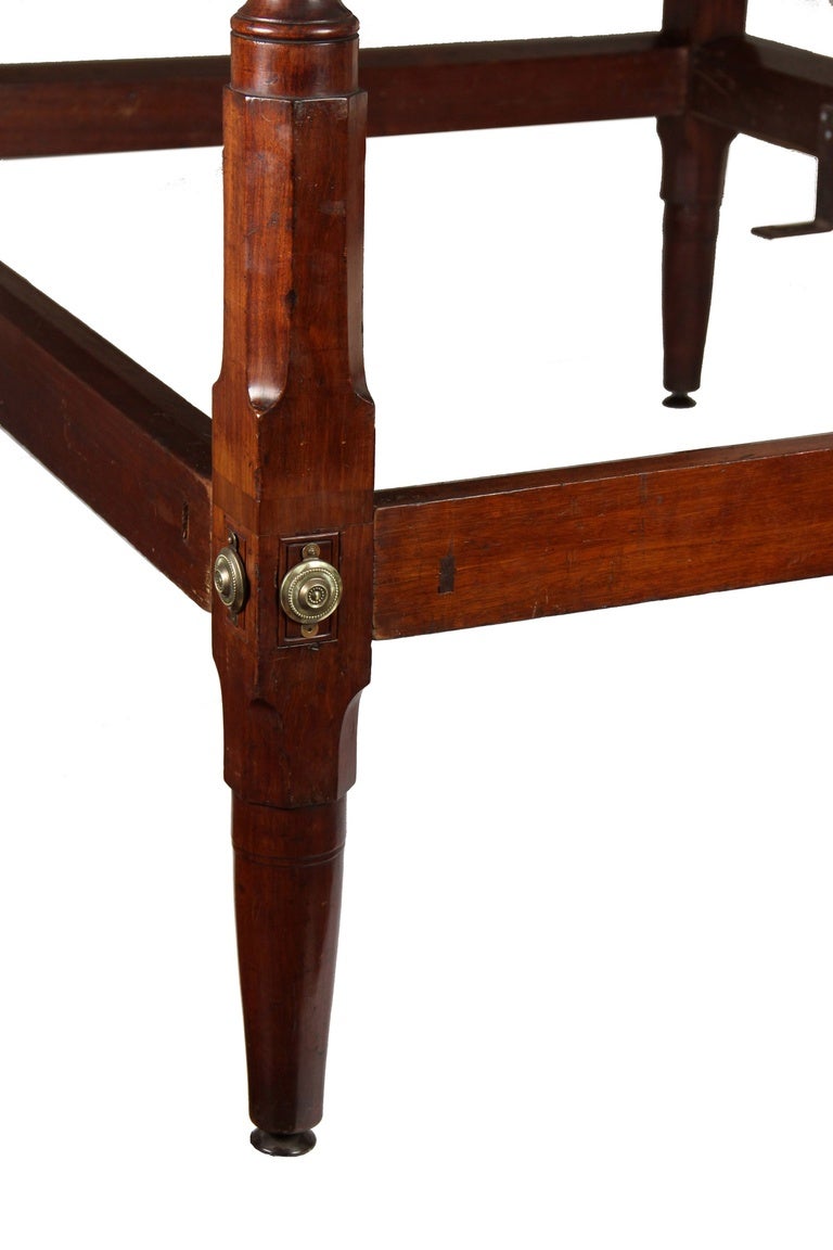 Carved Mahogany Classical 4-Post Bed, possibly Philadelphia, c.1810-20 In Excellent Condition In Providence, RI