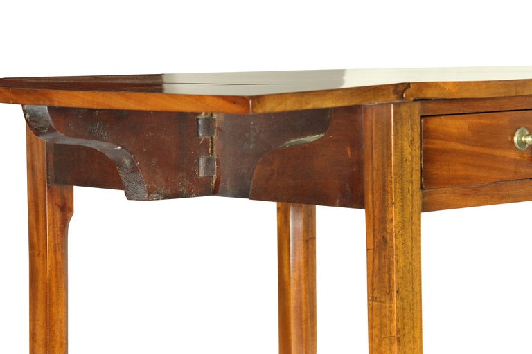Mahogany Chippendale Pembroke Table with Pierced Stretchers For Sale 1
