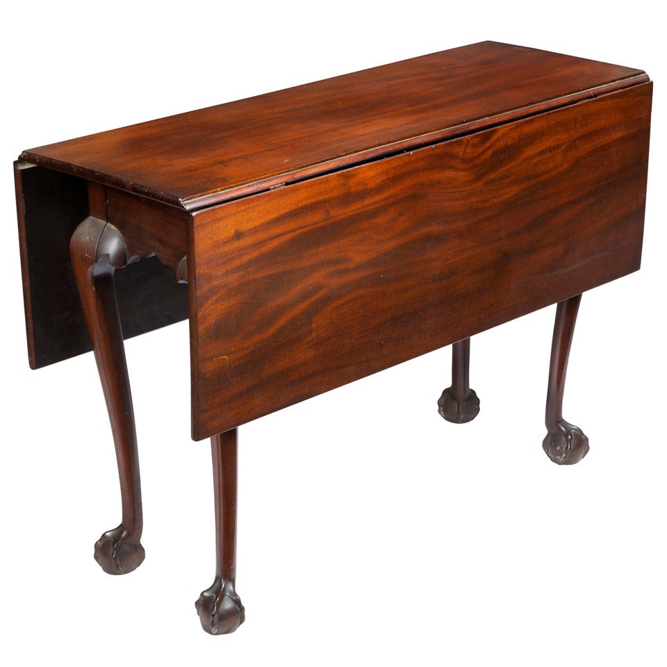 Chippendale Drop-Leaf Table with Striped Mahogany and Strong Claw and Ball Feet For Sale