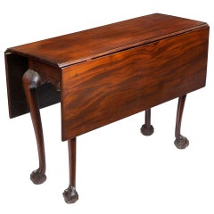 Chippendale Drop-Leaf Table with Striped Mahogany and Strong Claw and Ball Feet