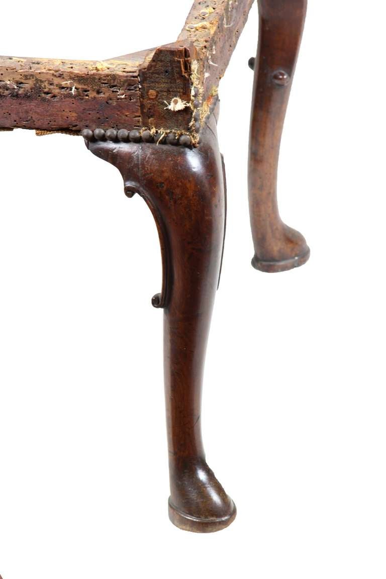 Chaise d'appoint Queen Anne en acajou, Angleterre, datant d'environ 1740 en vente 1