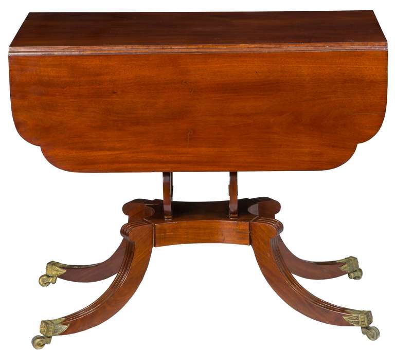 Classical and Federal Mahogany and Bird's-Eye Maple Drop-Leaf Table In Excellent Condition For Sale In Providence, RI