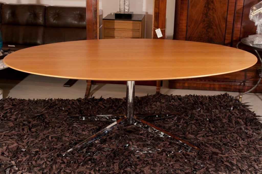 Beautifull oval dining table with classic Knoll chrome base. Designed by Florence Knoll. Heavy cast metal base.