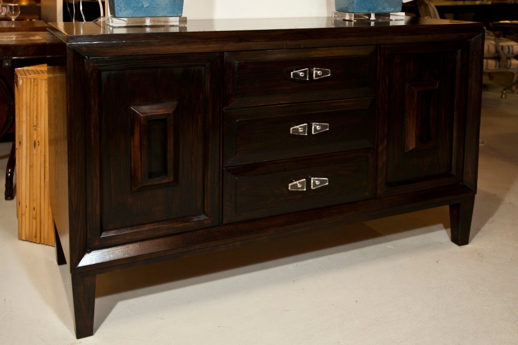 Moderne 2 Door Cabinet