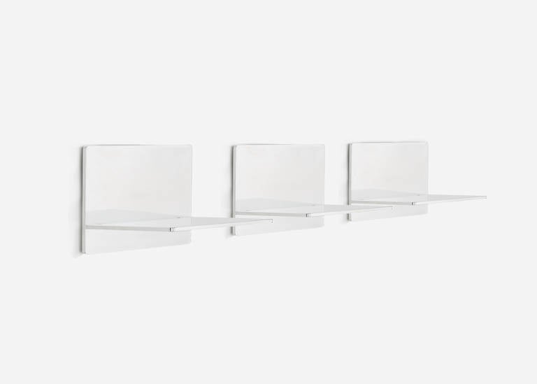 Jonathan Nesci,
Gv shelves,
United States, 2012.
Manufactured by Casati Gallery,
Mirror-polished aluminum.
Measures: 6.5 H x 7.25 D x 10.5 W inches.