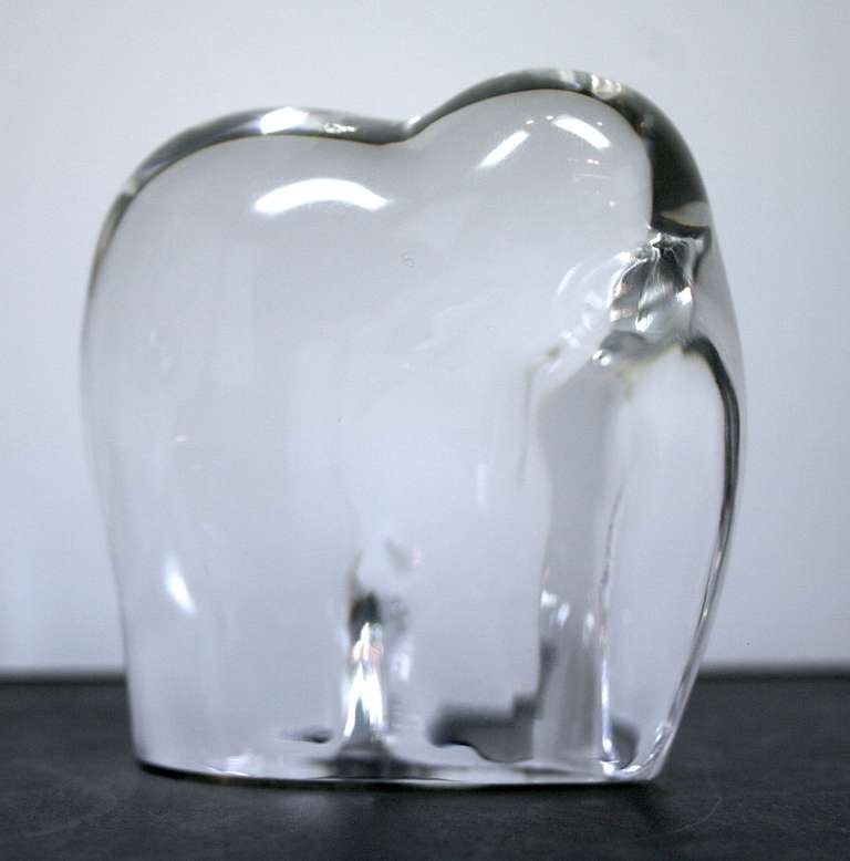 Éléphant en cristal de Baccarat. Veuillez consulter nos autres annonces pour d'autres animaux de Baccarat.