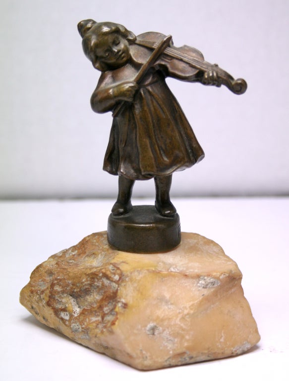 Lovely whimsical bronze of a girl fiddling, by the master Peter Tereszczuk on a marble base.