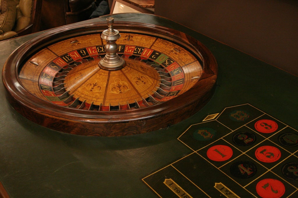 Wood Antique George Mason Roulette Table