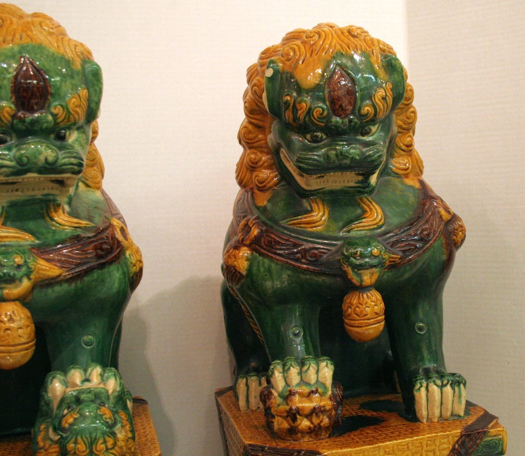 20th Century Pair of Ceramic Foo Dogs For Sale