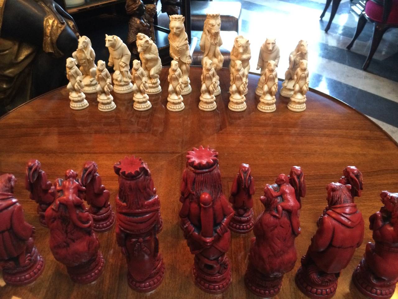 Oversized Animal Resin chess pieces In Excellent Condition In Los Angeles, CA