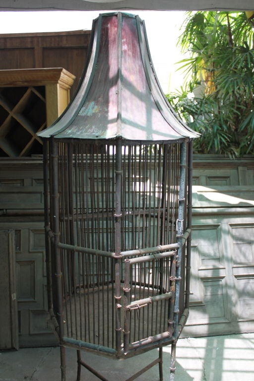 Vintage large scale octagonal oriental style birdcage In Good Condition In Los Angeles, CA
