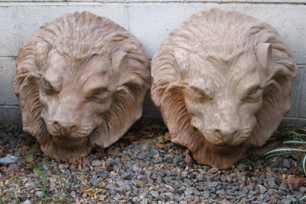 Pair of Vintage lion fountain heads In Good Condition In Los Angeles, CA