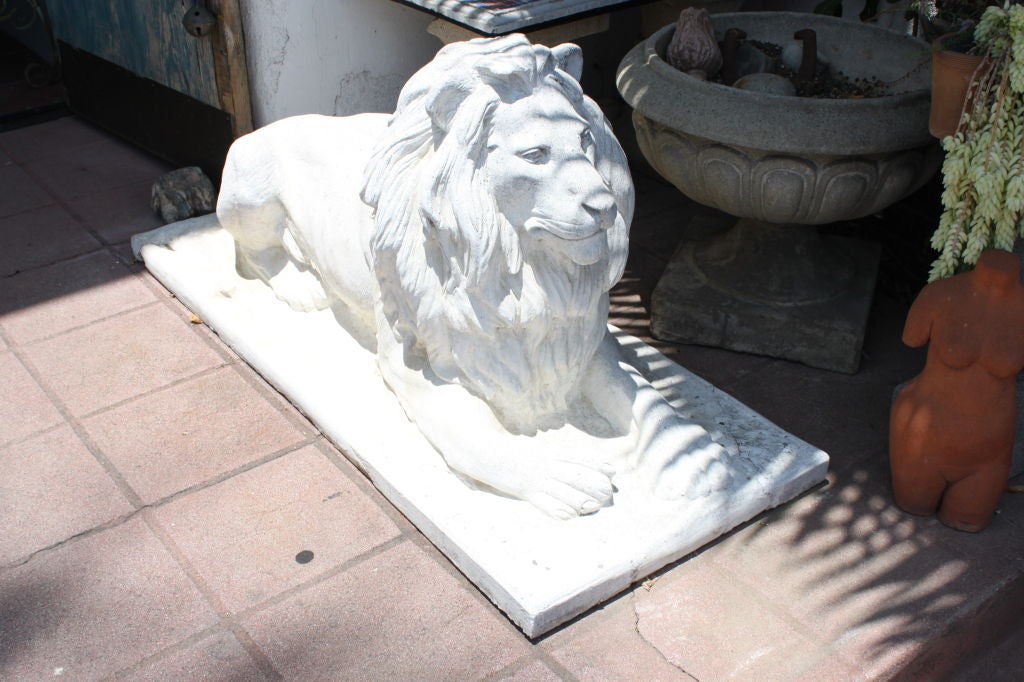 Pair of 1920's lion statues In Good Condition In Los Angeles, CA