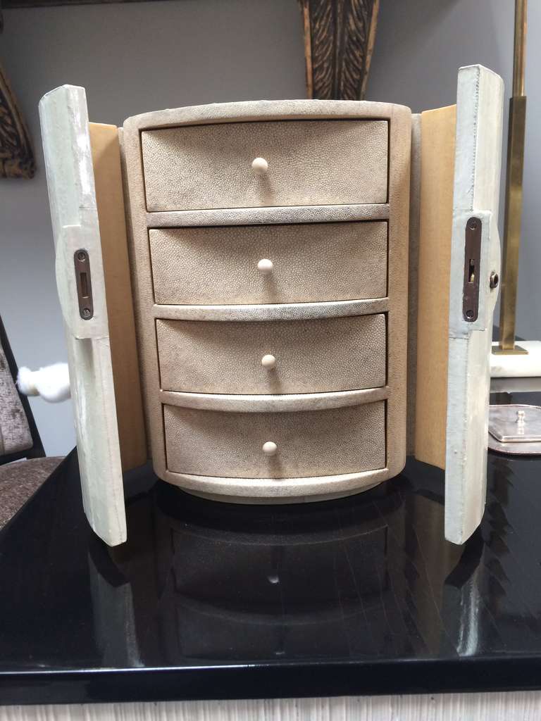 Eel Skin locking jewelry box with Shagreen drawers In Excellent Condition In Los Angeles, CA