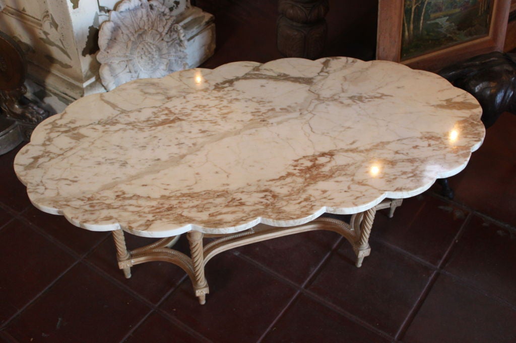 French style coffee table In Excellent Condition In Los Angeles, CA