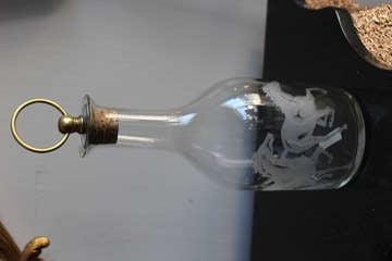 Glass decanter with horse motif