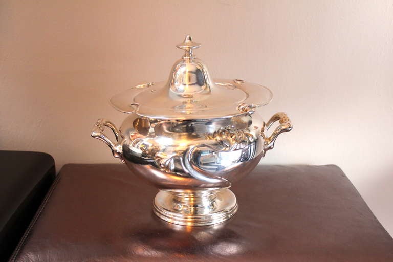 Beautiful silver plate art nouveau Tureen - laddle not included