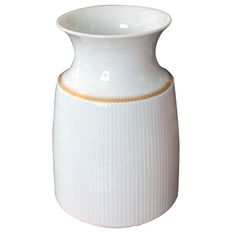 Vase Rosenthal cannelé en porcelaine avec bande dorée
