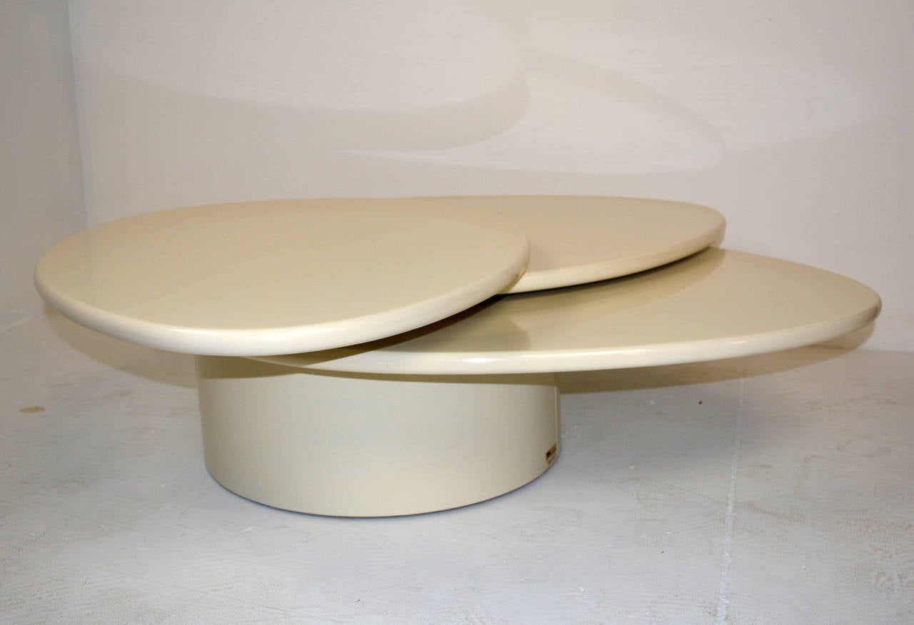 Rare and unique three-tier coffee table by Rougier in ivory lacquered wood. Three teardrop shaped leaves pivot around a central support. Exceptional piece.