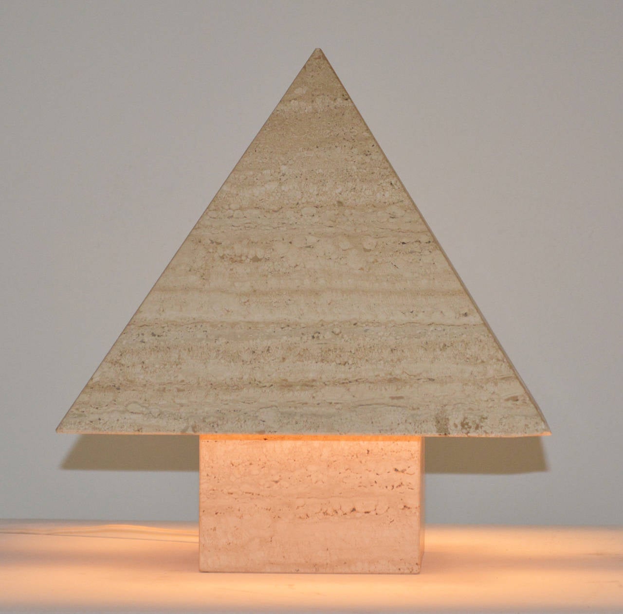 20th Century Pair of 1970s Italian Travertine Pyramid Lamps