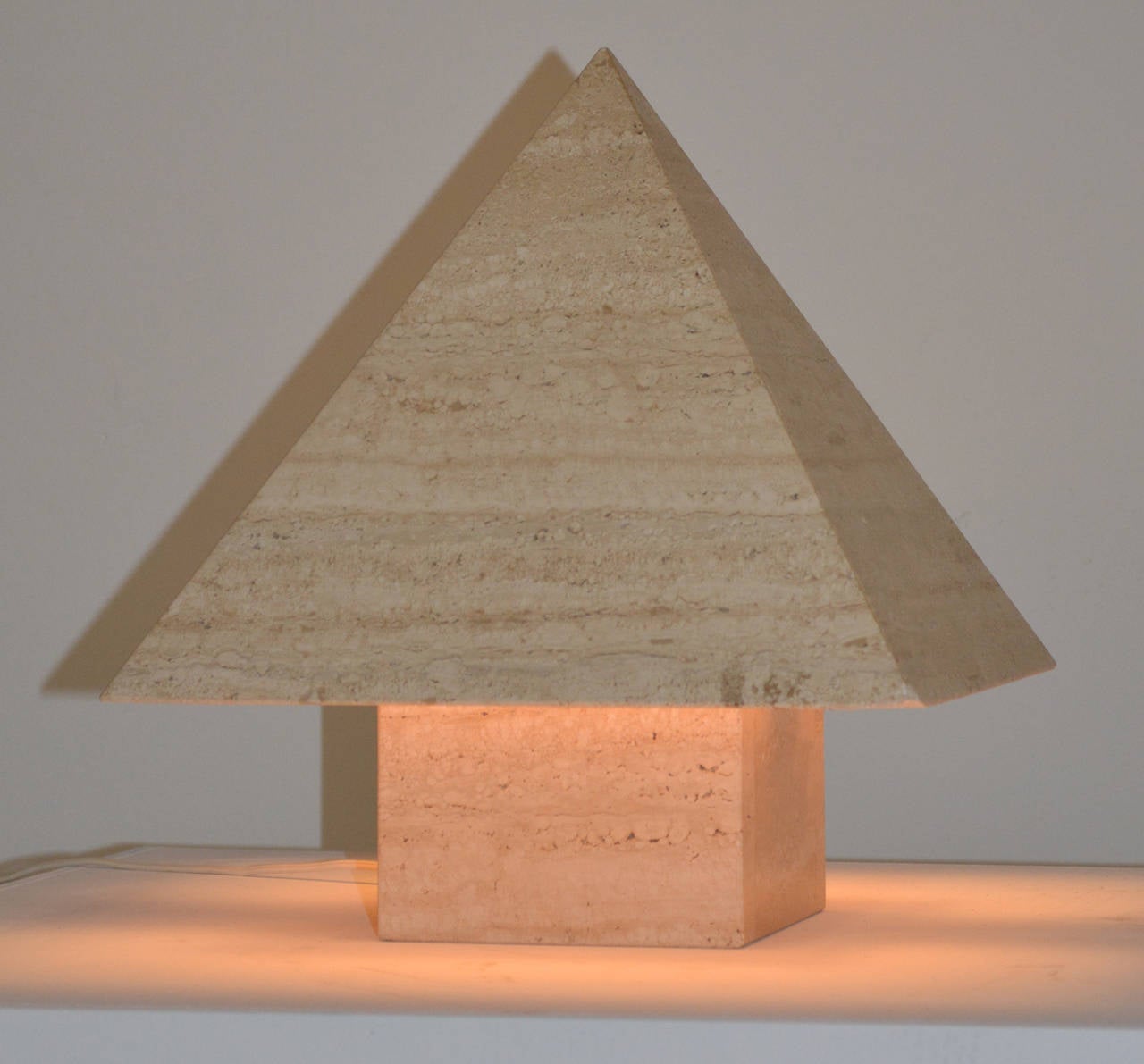 Pair of 1970s Italian Travertine Pyramid Lamps In Good Condition In Palm Springs, CA