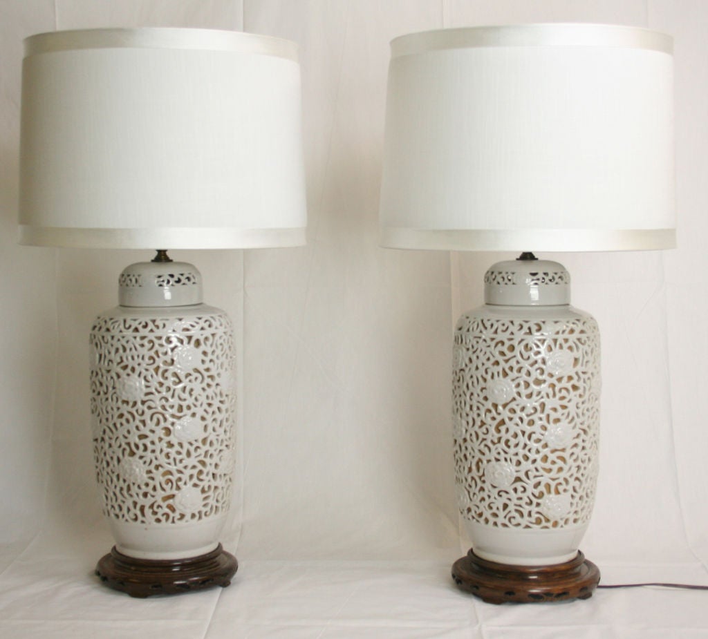 Beautiful pair of reticulated porcelain lamps, internally lit with the original paper liner. Beautiful foliate scroll background with flowers in low relief on the body of the lamps.
Porcelain body is 18