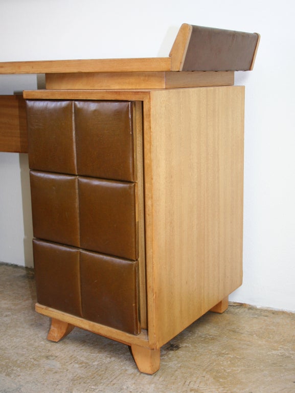 Mid-Century Modern Vanity by Gilbert Rohde for Herman Miller For Sale