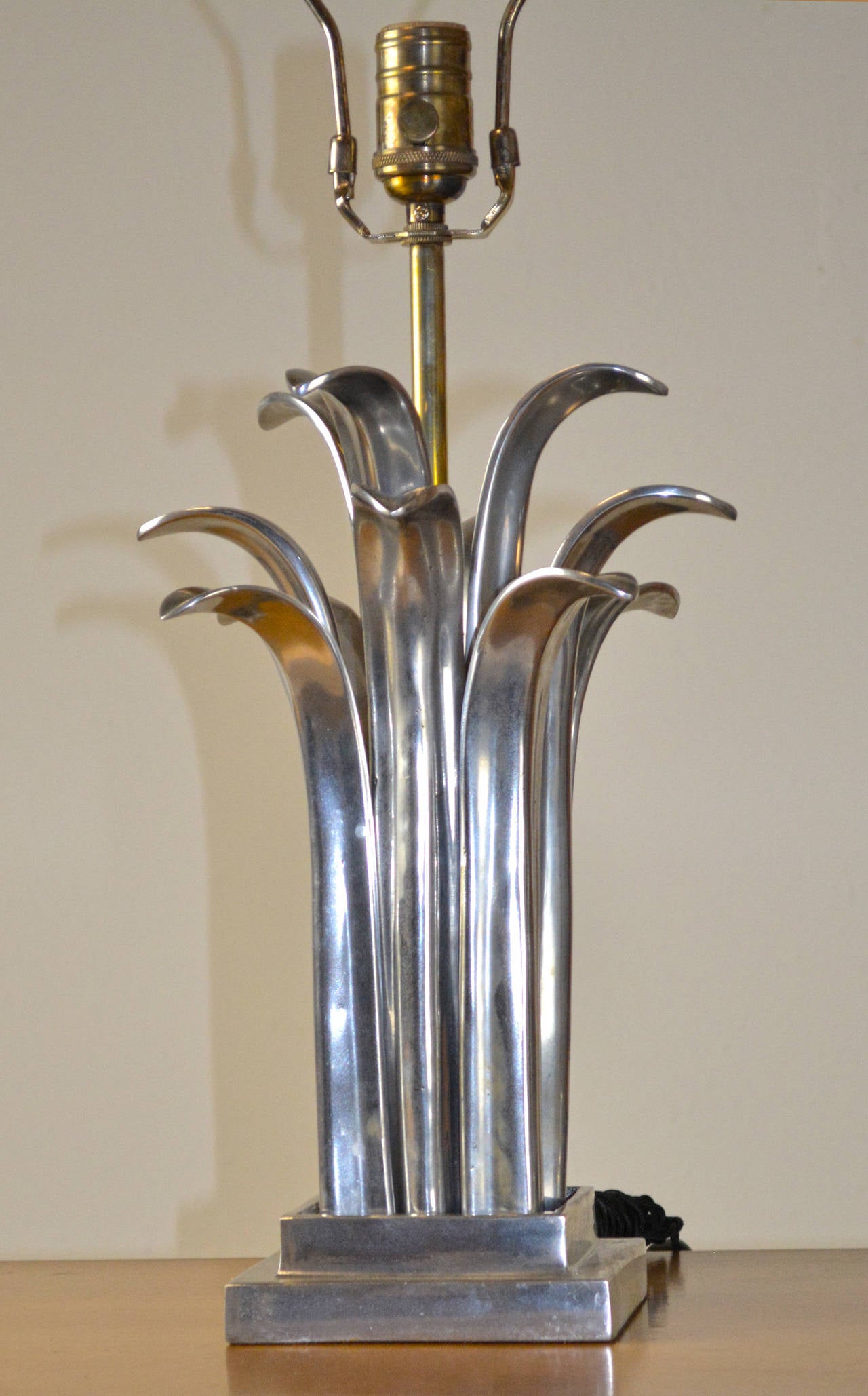 Pair of Metal Abstract Palm Lamps In Good Condition For Sale In Palm Springs, CA