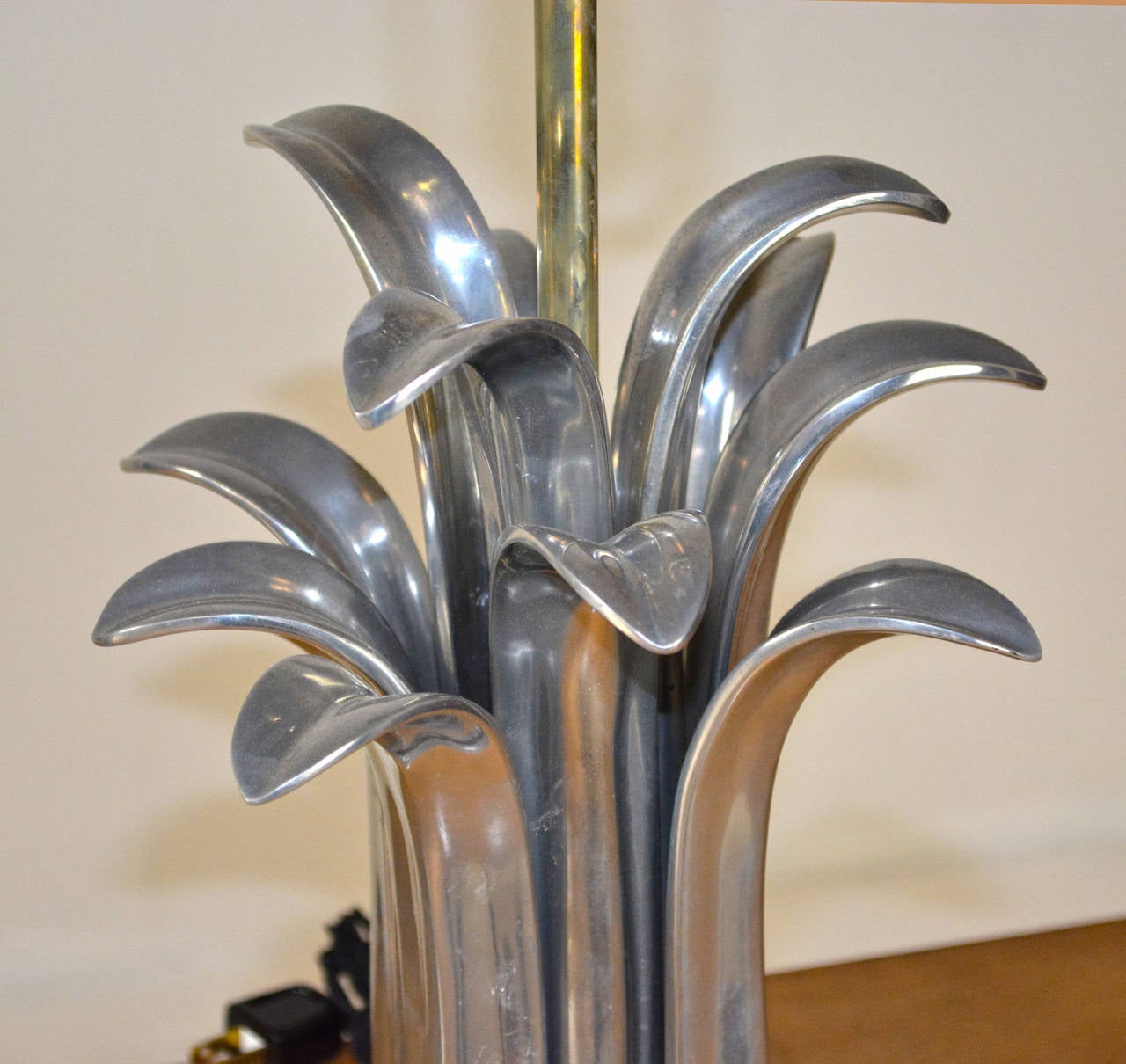 Mid-Century Modern Pair of Metal Abstract Palm Lamps For Sale