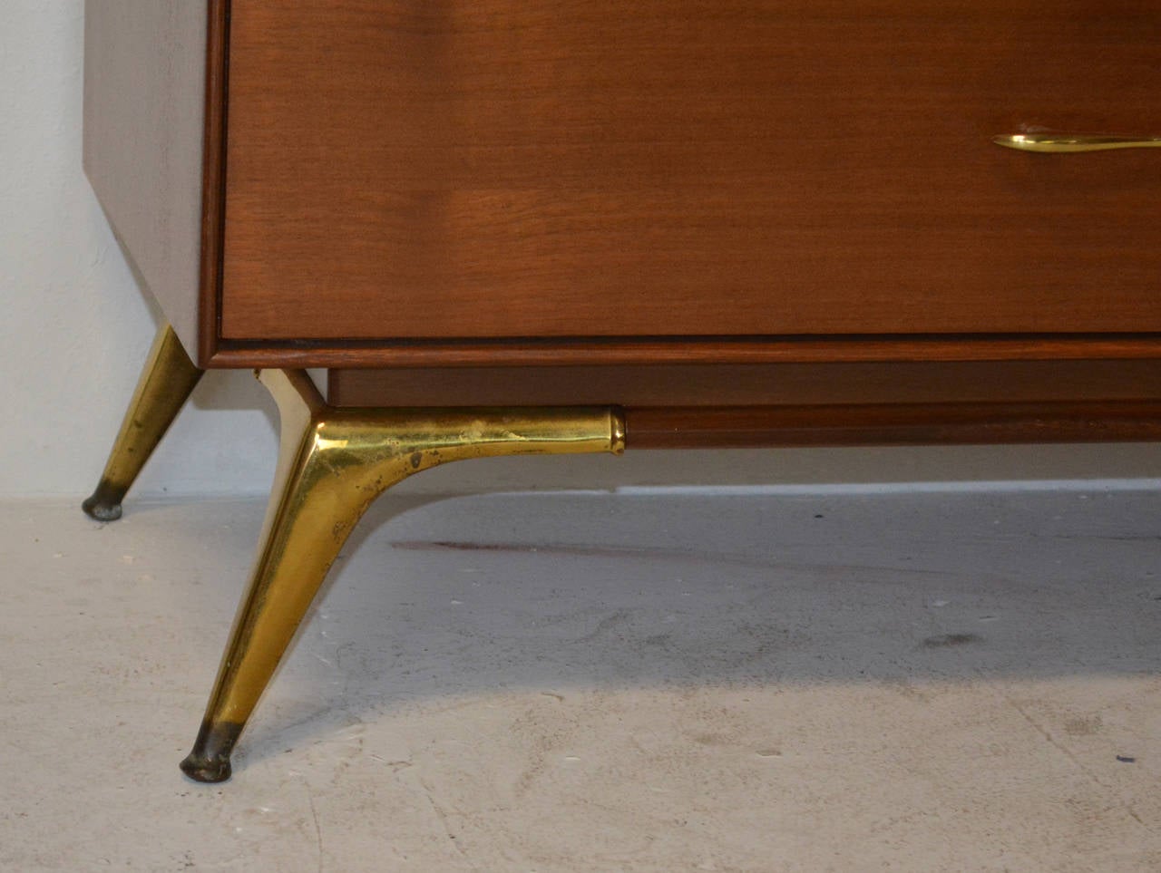 Mid-Century Modern Pair of Mid-Century Chest of Drawers,