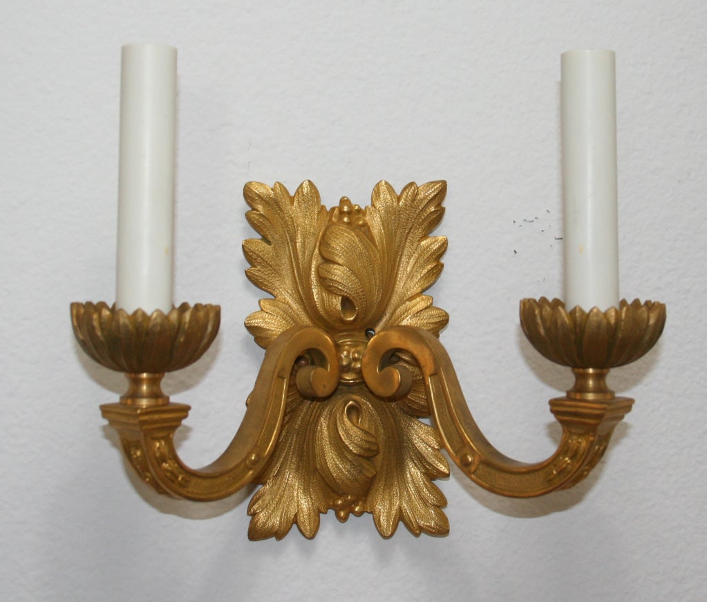 Paar vergoldete Bronze-Wandleuchter im Louis-XVI.-Stil