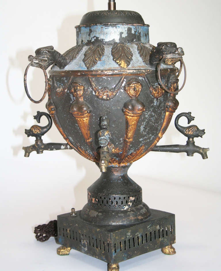 Antiker Samovar-Töpfer als Lampe montiert (Böhmisch) im Angebot