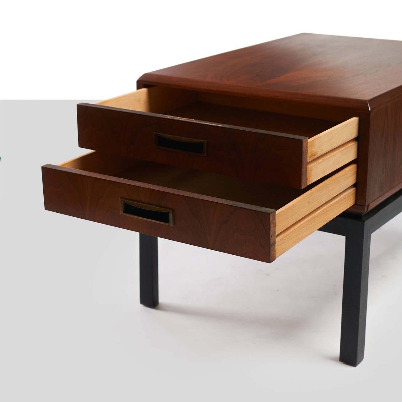 Mid-20th Century Pair of Midcentury Night Stands