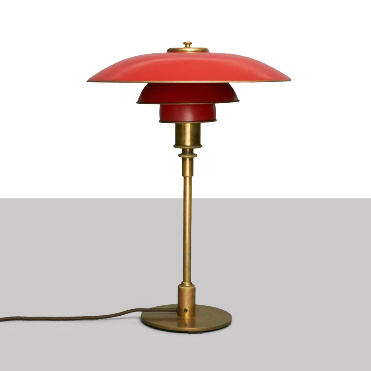 PH 4/3 table lamp with brass frame, red painted copper shades inside with reflector painting. Stamped Pat. Appl. Manufactured by Louis Poulsen, 1927-1928.