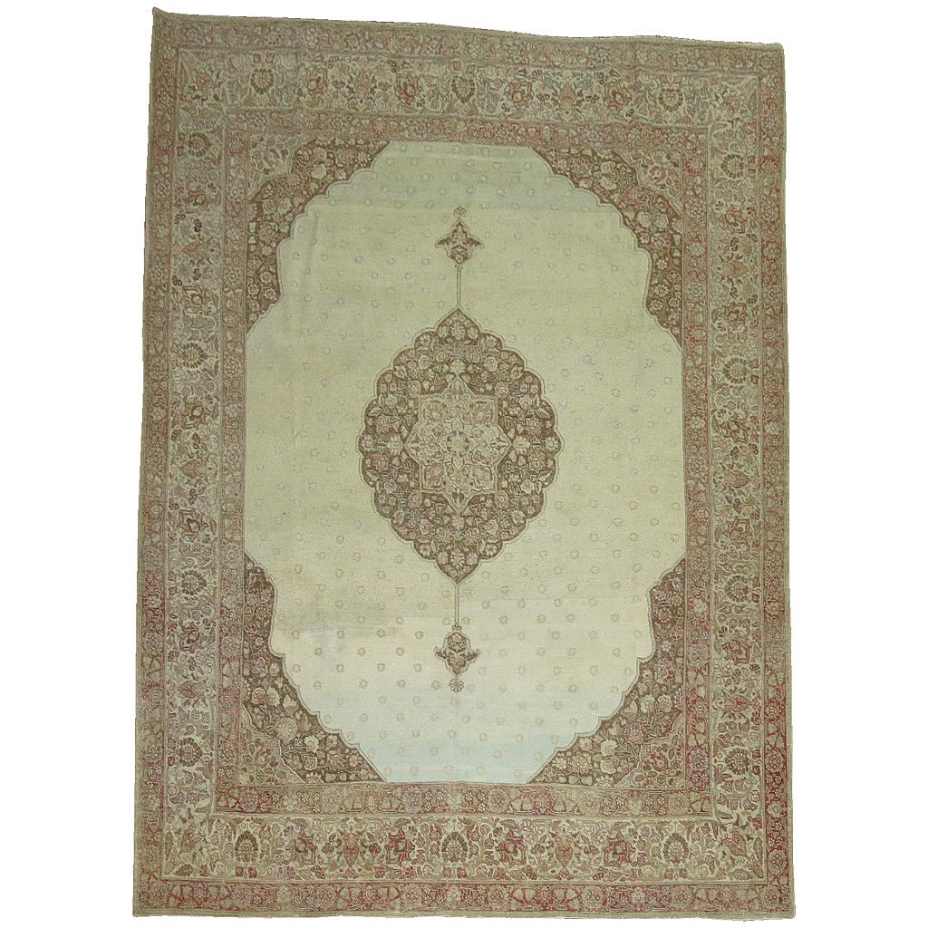 Antiker persischer Täbris-Teppich im Angebot