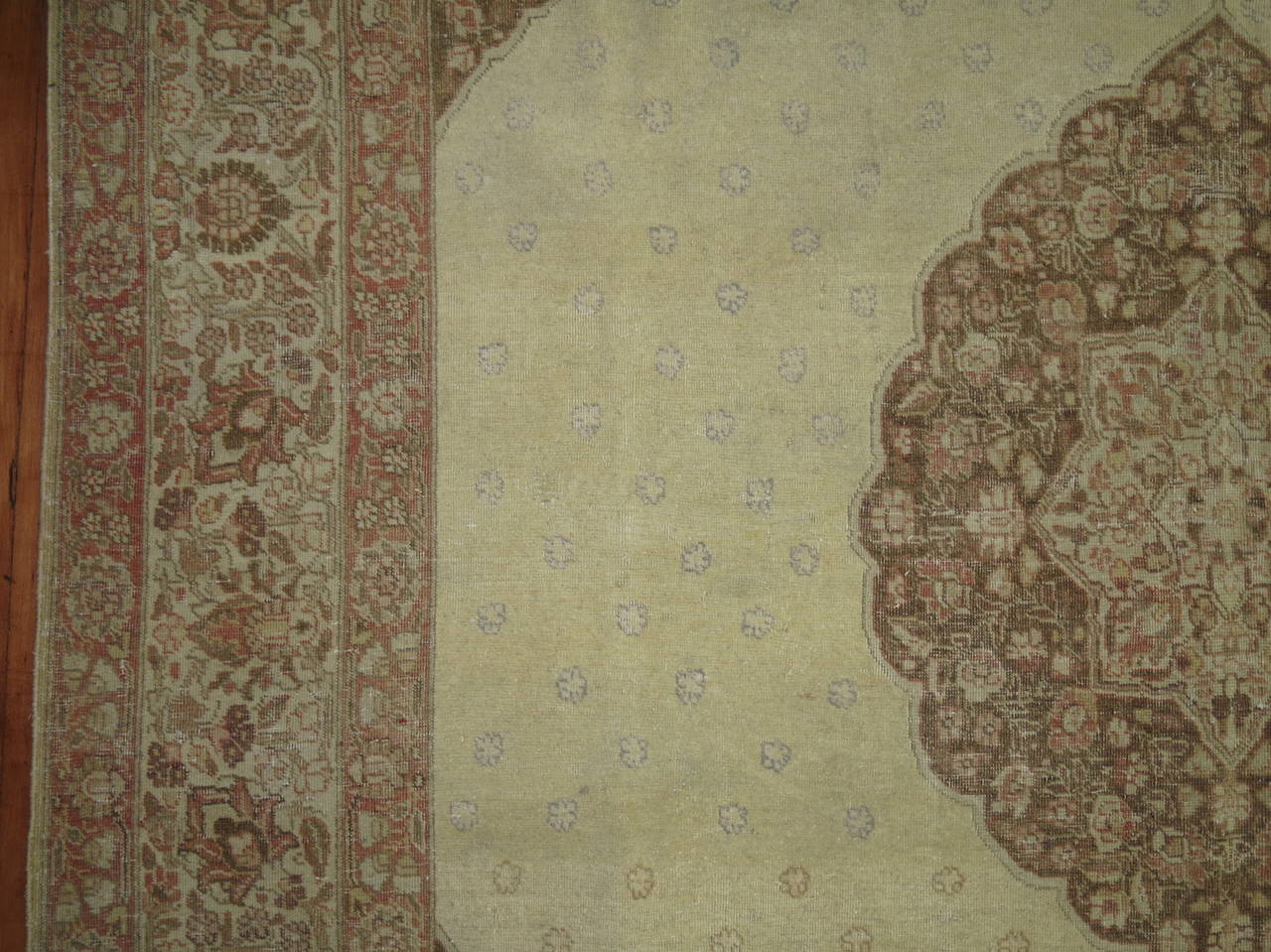 Antiker persischer Täbris-Teppich im Zustand „Relativ gut“ im Angebot in New York, NY