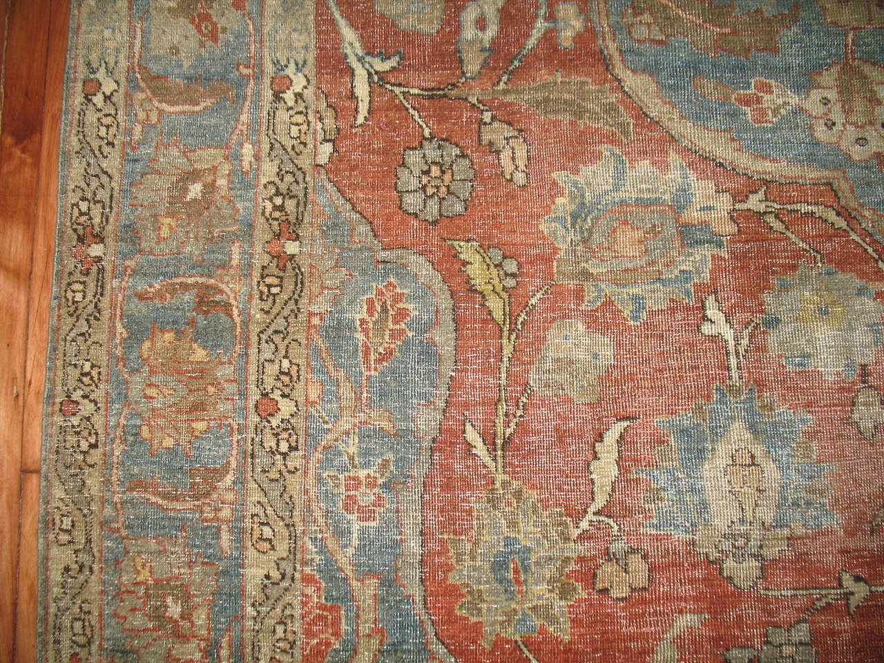 Antiker persischer Täbris-Teppich im Zustand „Hervorragend“ im Angebot in New York, NY