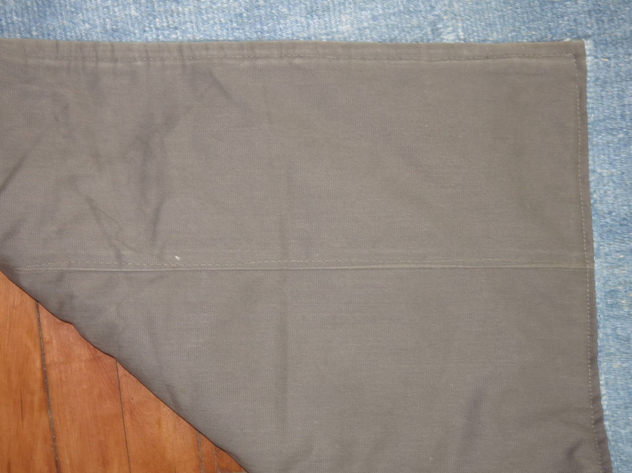 Tapis caucasien ancien sur Kilim en vente 1