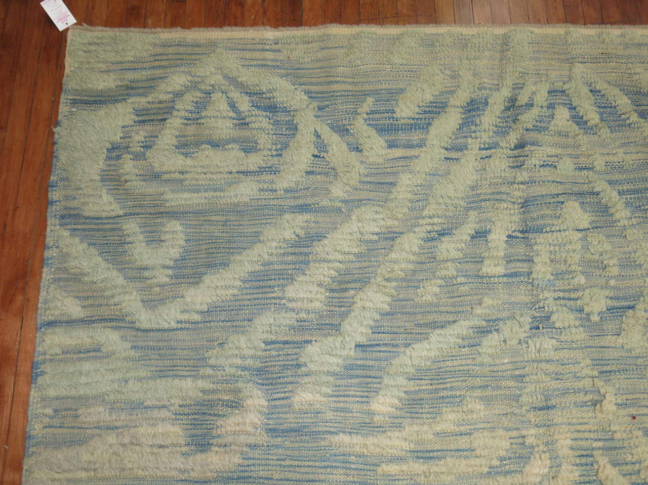 Zeitgenössischer Flachgewebter türkischer Souf-Kelim-Teppich in Blau, Creme und Blau (Handgeknüpft) im Angebot