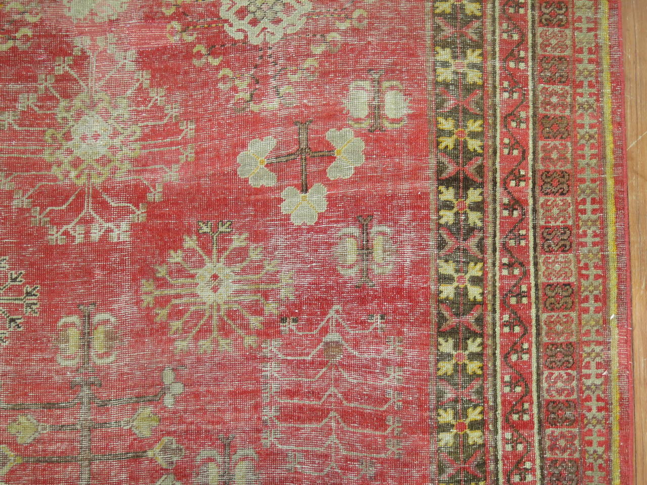 Noué à la main Ancien tapis Khotan du Turkestan oriental en vente