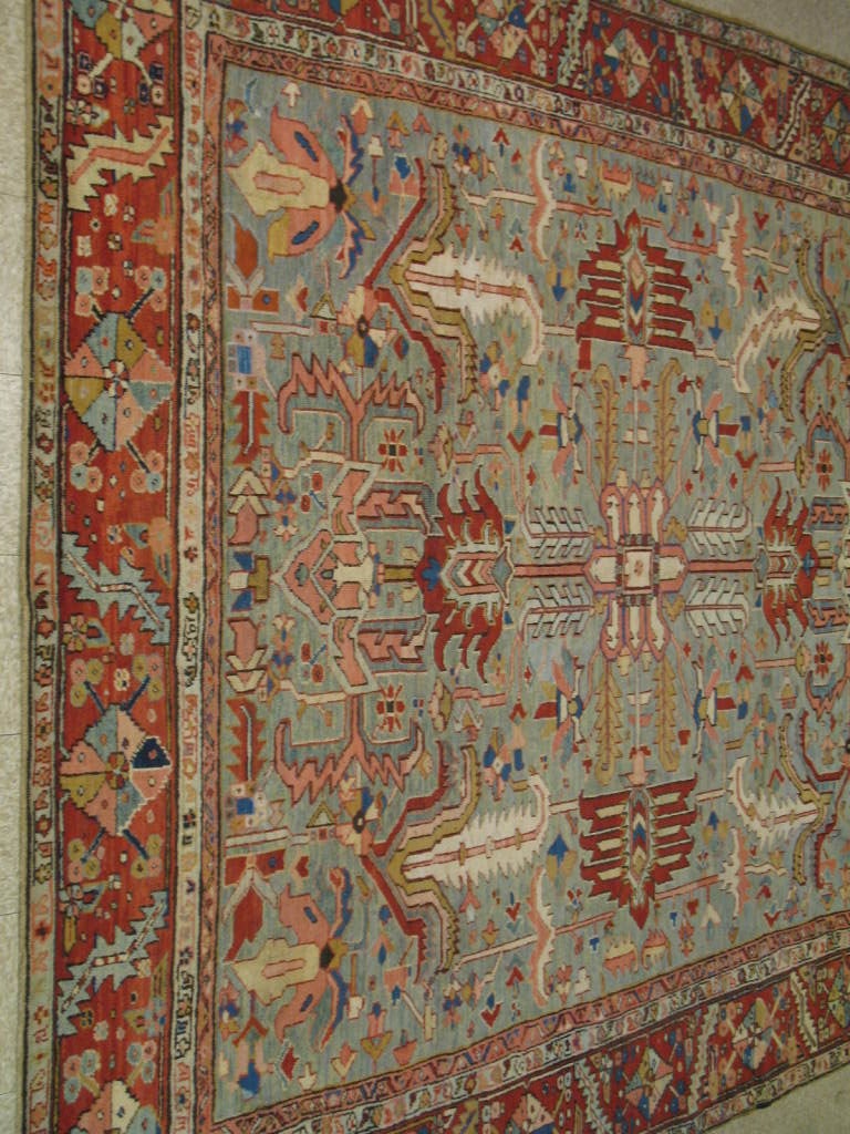 Antique Persian heriz In Excellent Condition In New York, NY