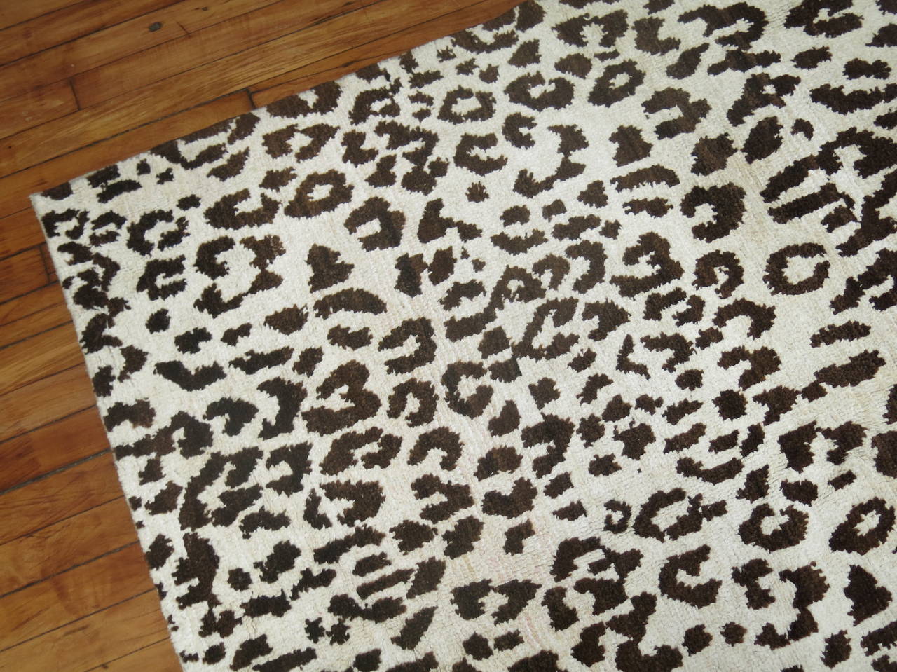 Leopard Vintage Inspired Turkish Silk Rug In Excellent Condition For Sale In New York, NY