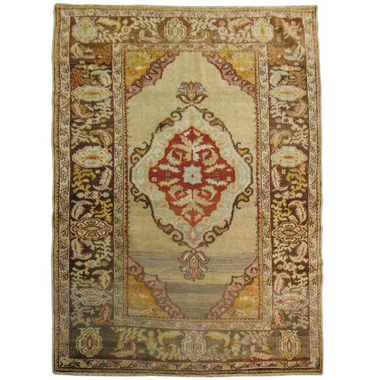 Medieval Rugs and Carpets - 21 For Sale at 1stdibs
