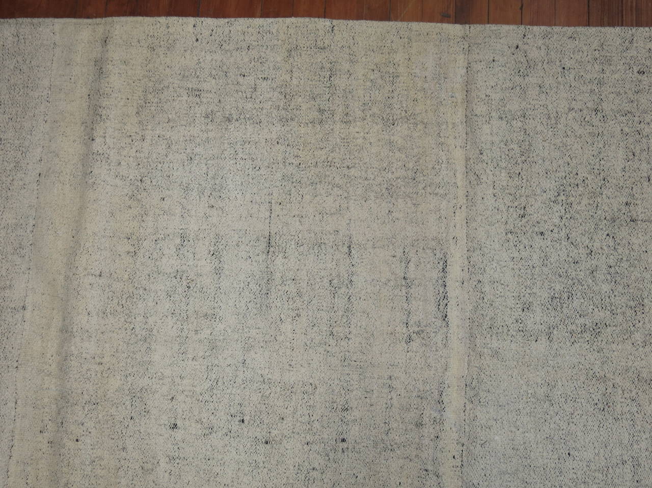 Vintage Turkish Minimalist Square Kilim In Excellent Condition For Sale In New York, NY