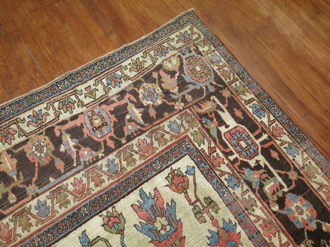 Oversize Brown Color Antique Persian Heriz Serapi Rug In Good Condition For Sale In New York, NY