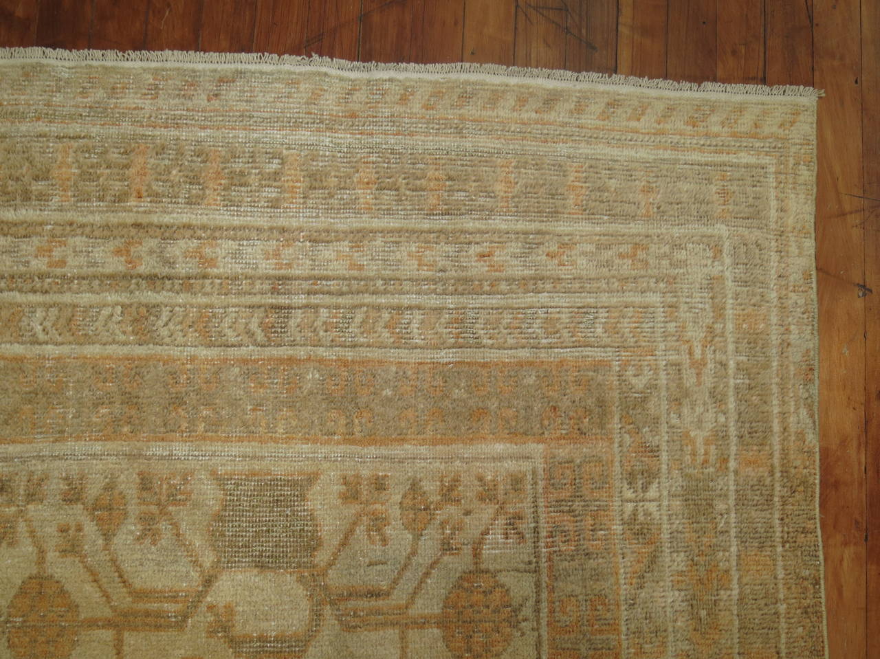 Khotan-Teppich mit Granatapfelmotiv (20. Jahrhundert) im Angebot