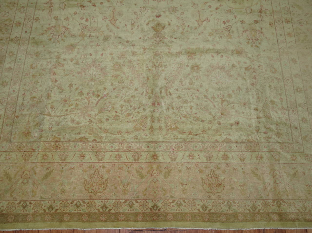 20th Century Antique Turkish Sivas Floral Ivory Pink Rug For Sale