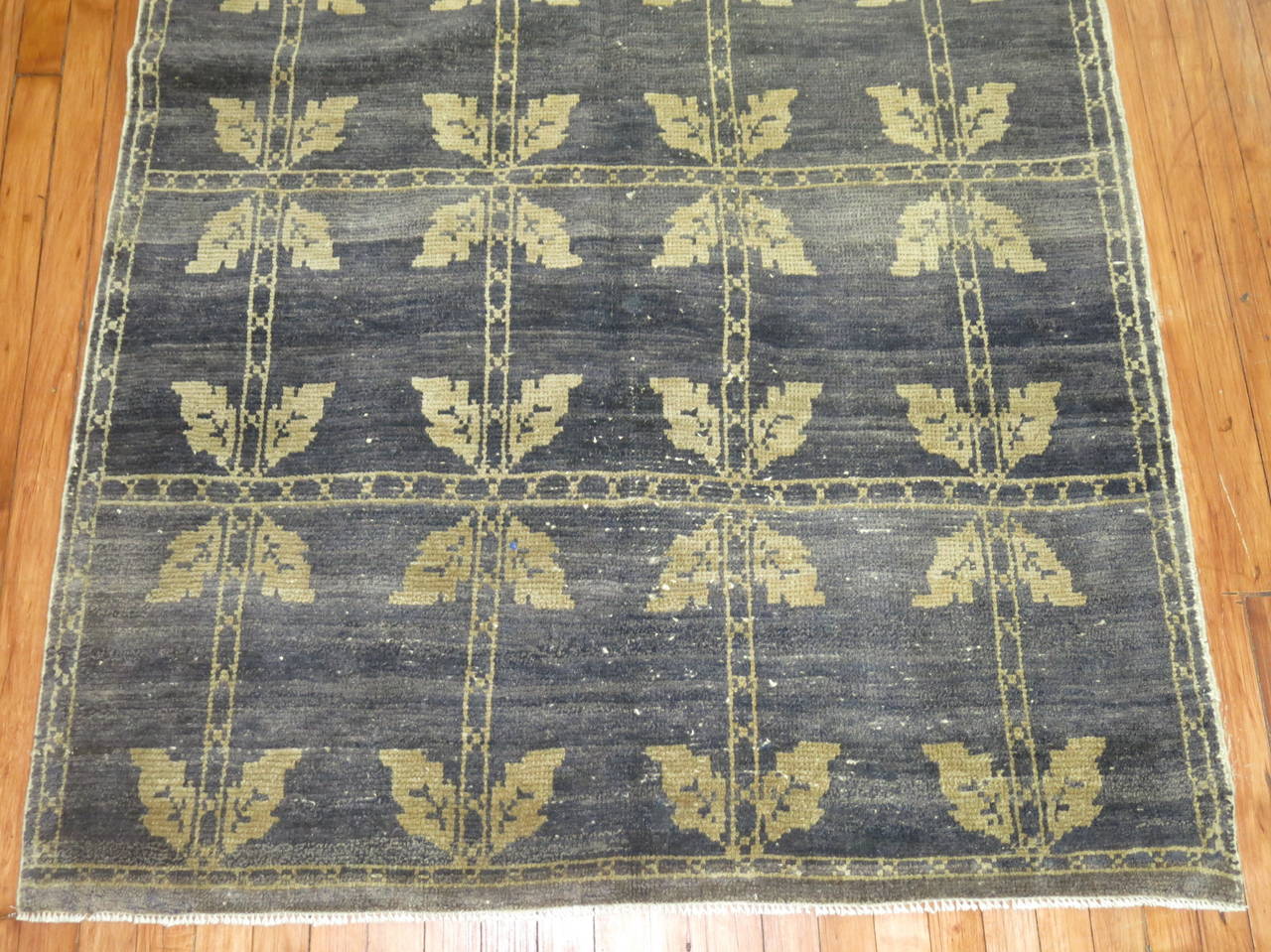 Vintage Turkish Konya Carpet In Good Condition In New York, NY